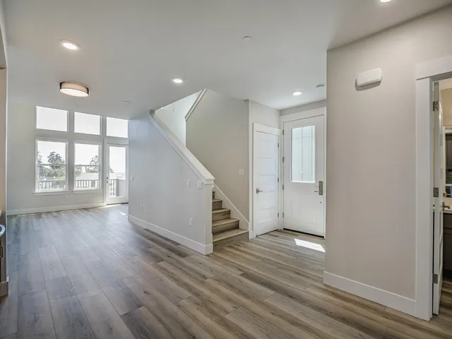 $1,199,000 | 121 Aptos Vlg Way, Unit 1, Aptos, CA 95003