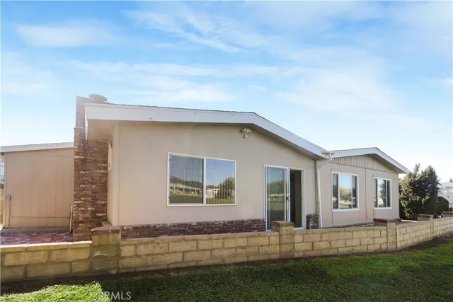 a front view of house with yard