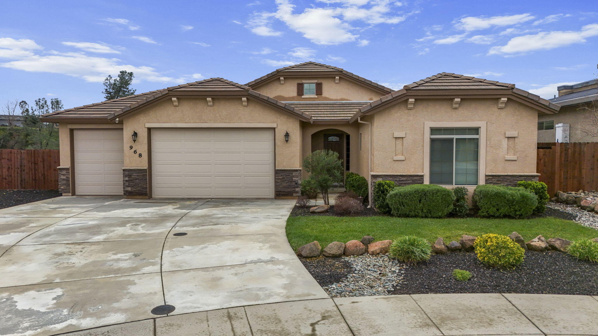 968 Katmai Place Redding, CA 96001 - Photo 1 of 25 Front