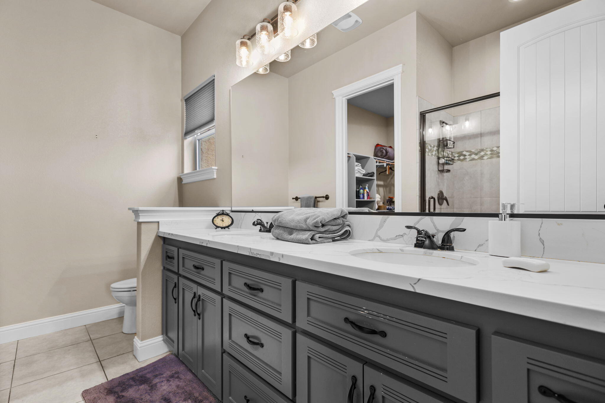 968 Katmai Place Redding, CA 96001 - Photo 15 of 25 Primary Bathroom