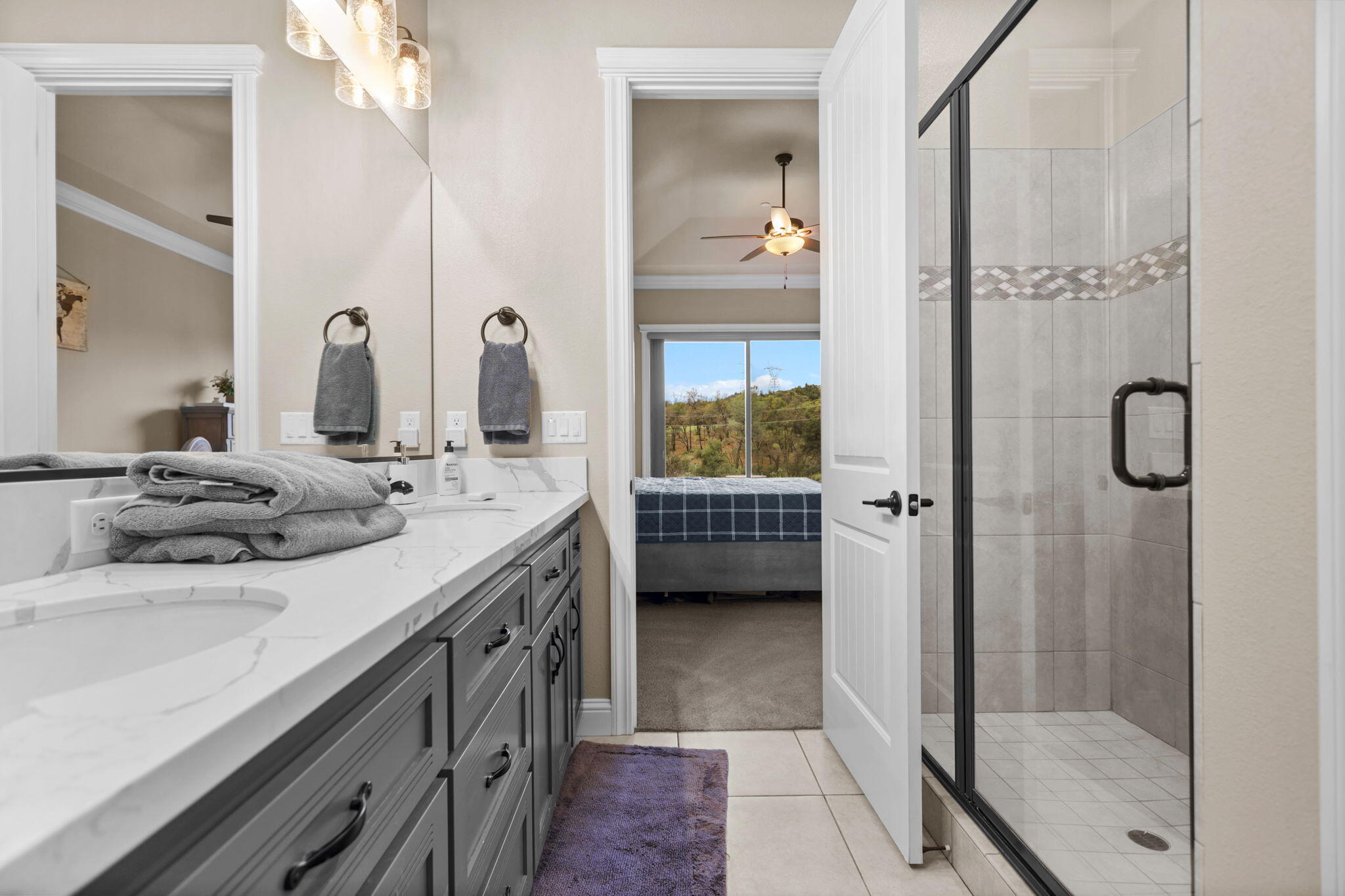 968 Katmai Place Redding, CA 96001 - Photo 16 of 25 Primary Bathroom
