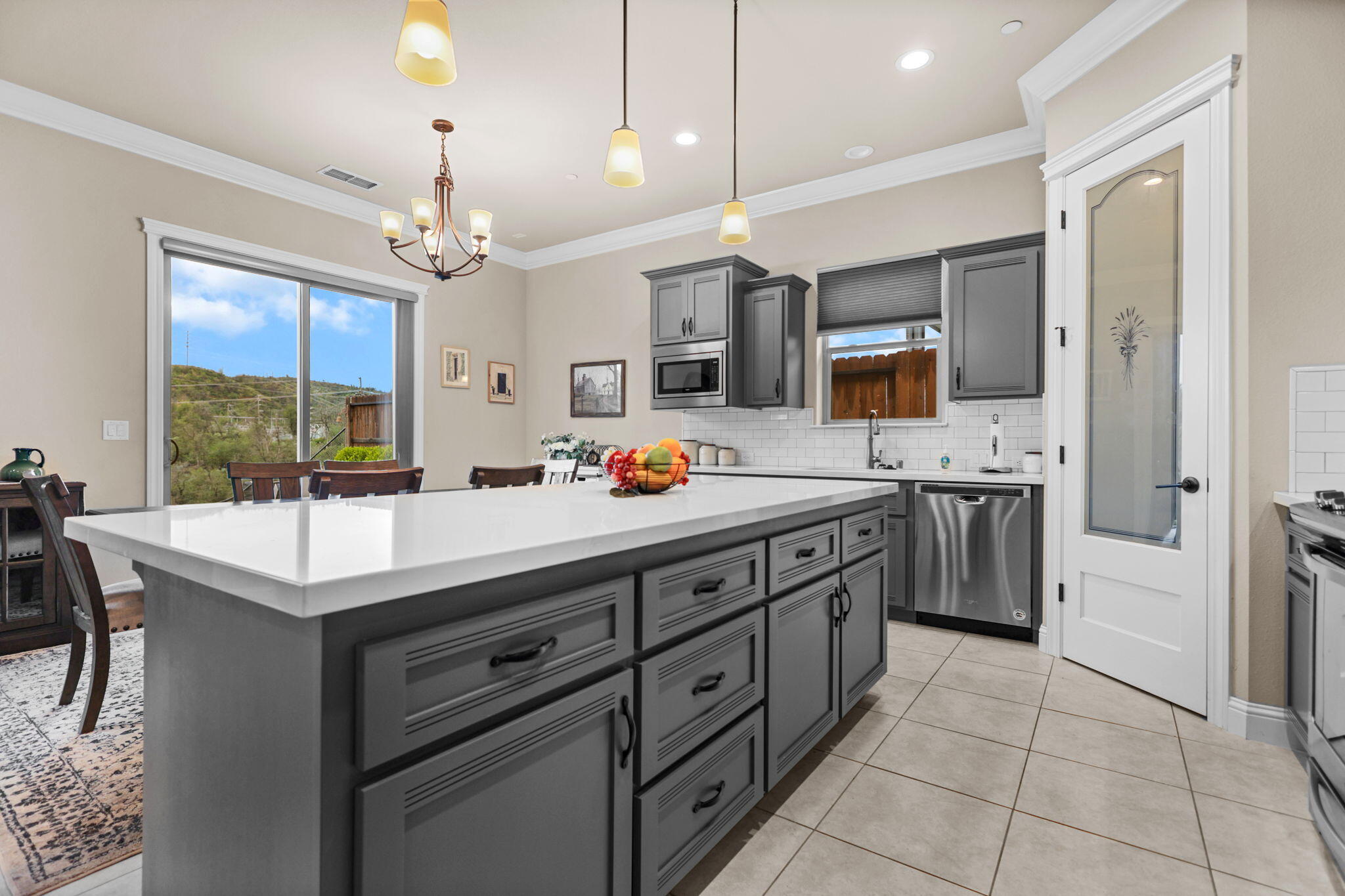 968 Katmai Place Redding, CA 96001 - Photo 8 of 25 Kitchen