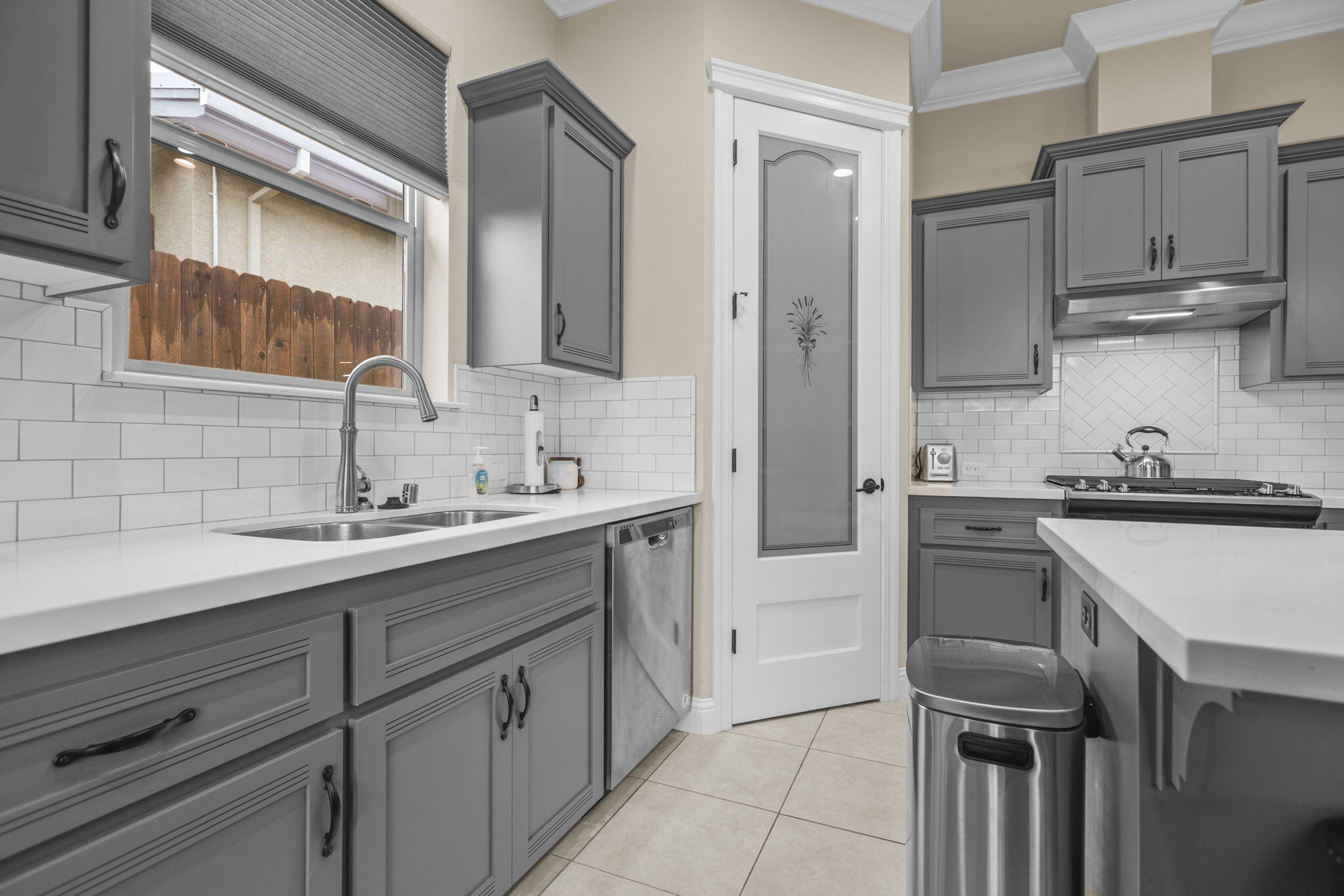 968 Katmai Place Redding, CA 96001 - Photo 9 of 25 Kitchen