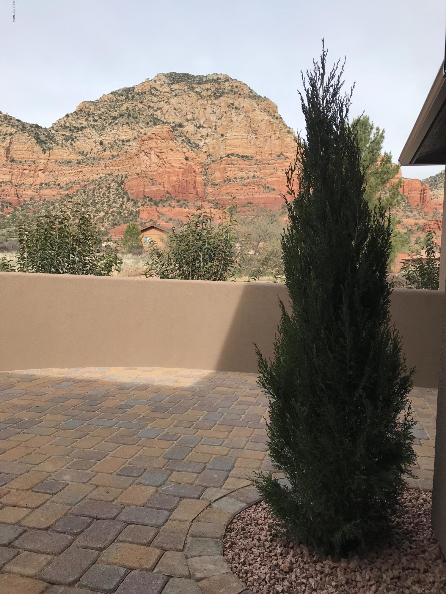 810 Rodeo Road Sedona, AZ 86336 - Photo 19 of 19 courtyard