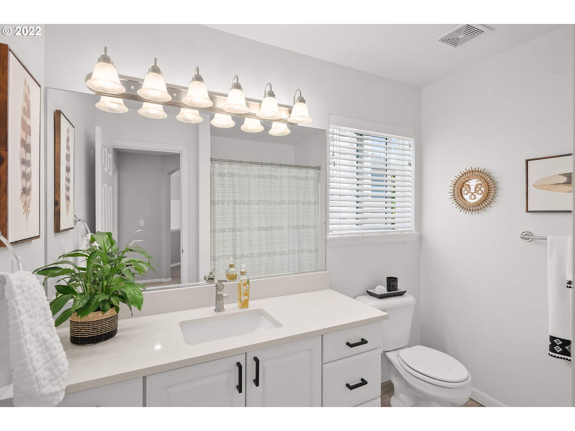 23682 Southwest Middleton Road Sherwood, OR 97140 - Photo 26 of 31 Bathroom
