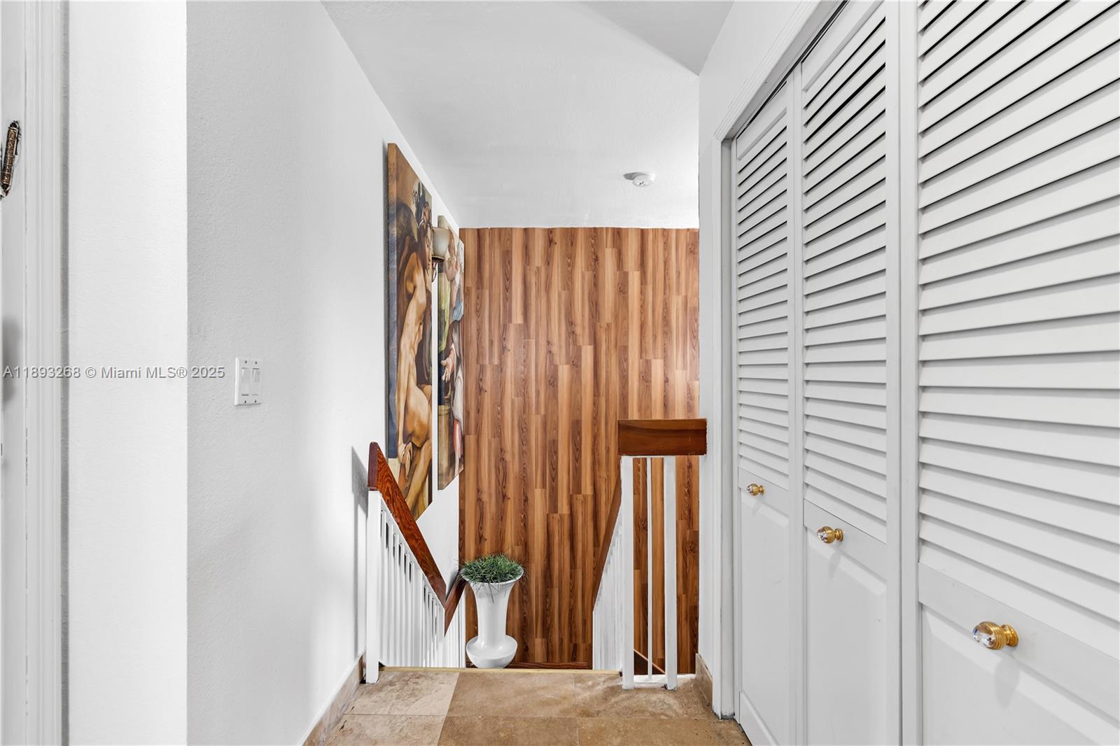 8909 Southwest 108th Circle Miami, FL 33176 - Photo 19 of 28 a view of a hallway with entryway