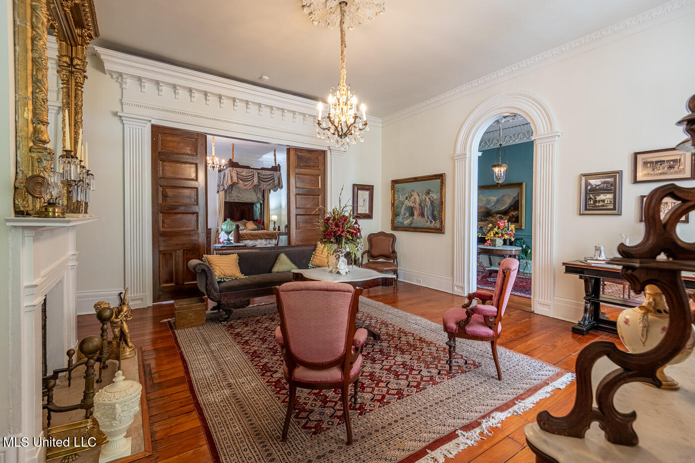 307 West Oak Street Natchez, MS 39120 - Photo 14 of 22 WigWam_LoRes-Parlor35