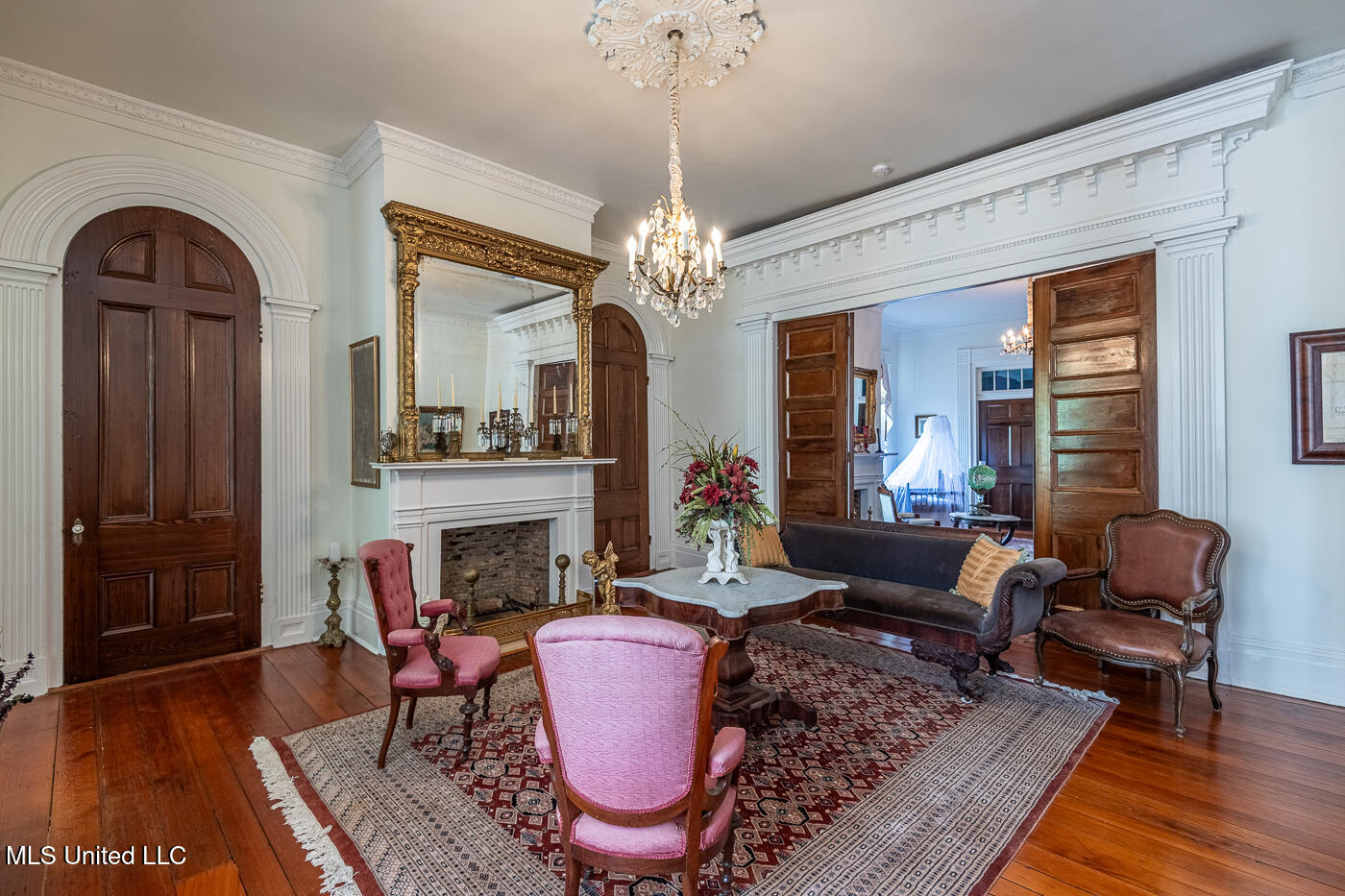 307 West Oak Street Natchez, MS 39120 - Photo 15 of 22 WigWam_LoRes-Parlor27