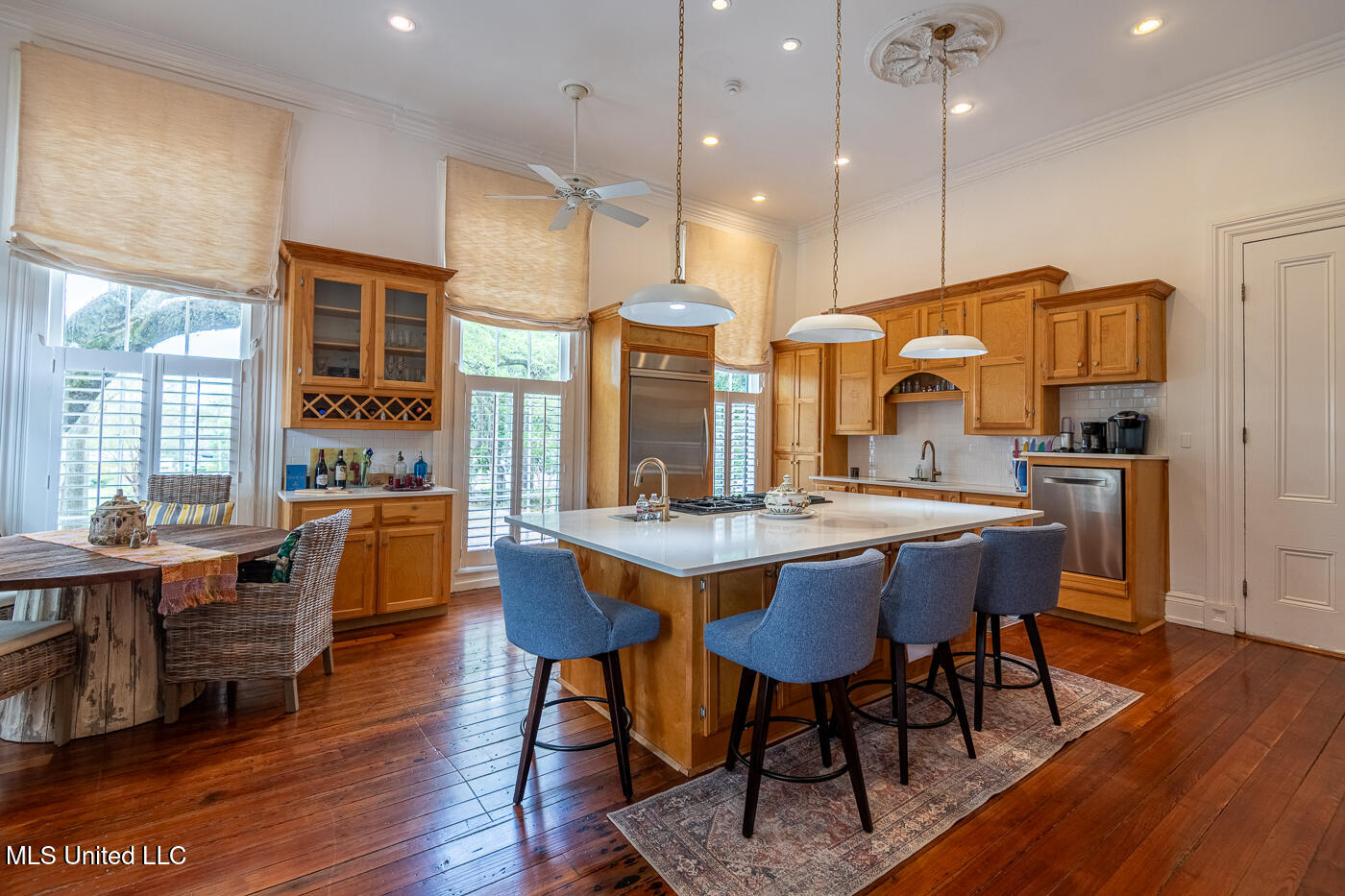 307 West Oak Street Natchez, MS 39120 - Photo 22 of 22 WigWam_LoRes-Kitchen:Breakfast37