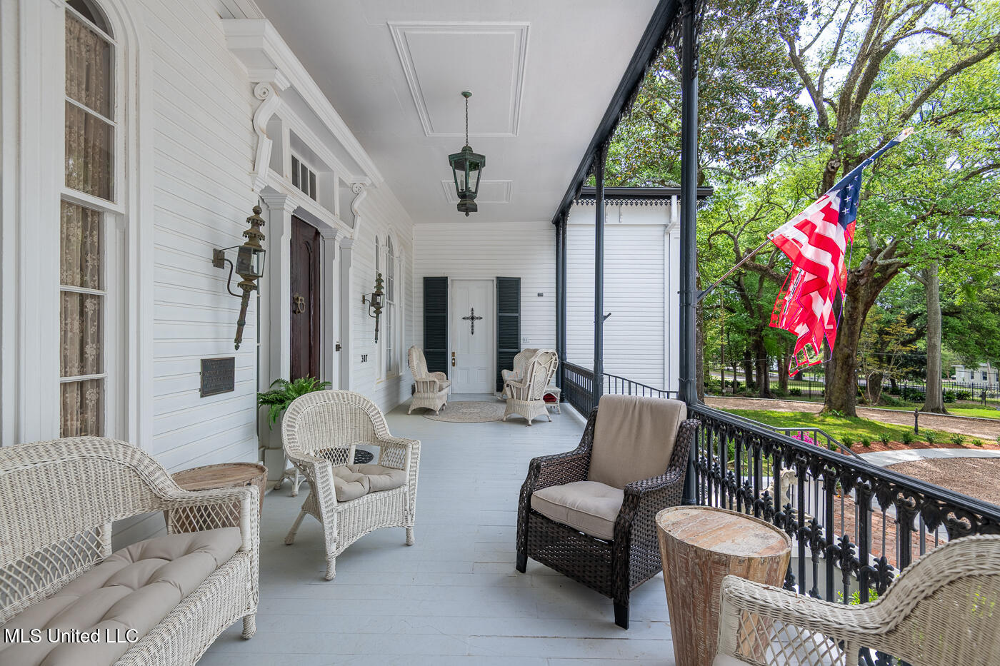 307 West Oak Street Natchez, MS 39120 - Photo 7 of 22 WigWam_LoRes-Grand Porch38