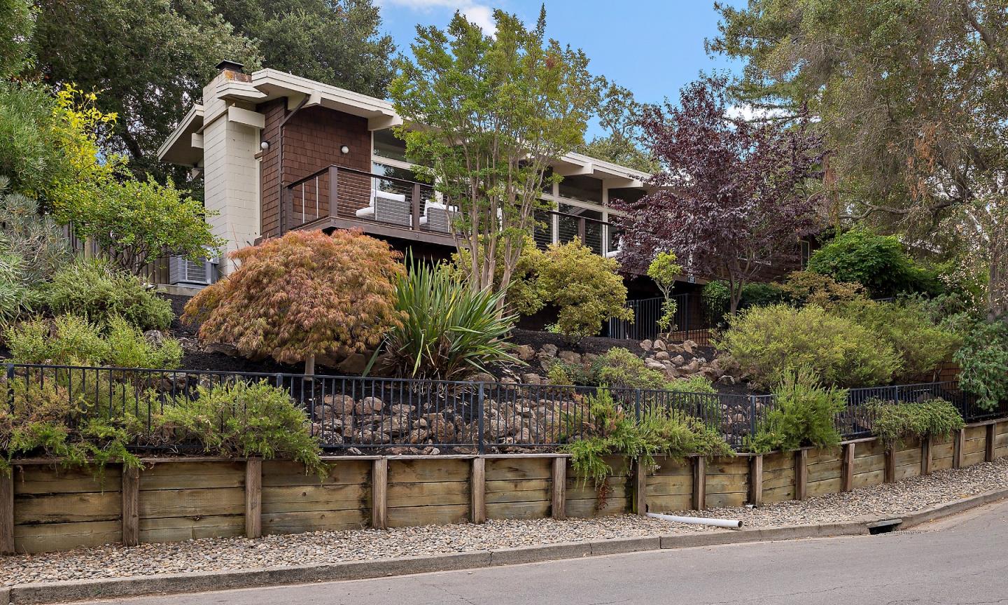 60 Linaria Way Portola Valley, CA 94028 - Photo 2 of 39 front view of a house with a street