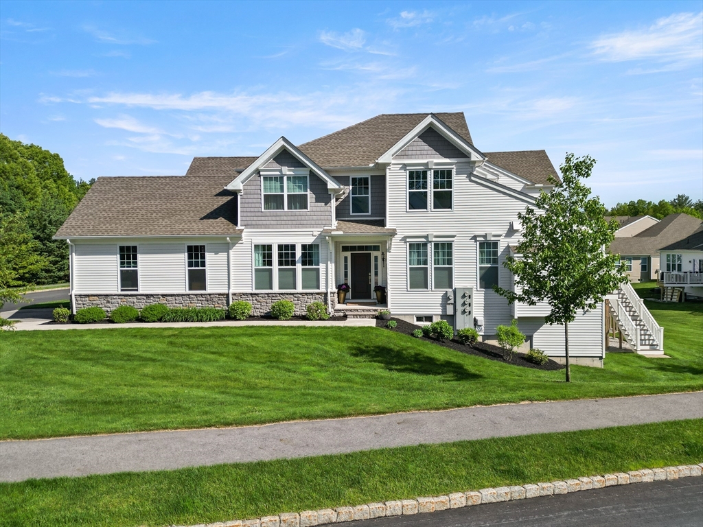 7 Hummingbird Way, Unit 150 Methuen, MA 01844 - Photo 2 of 41