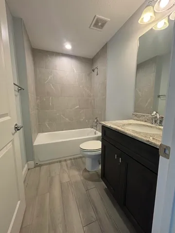 $3,500 | 2501 Southeast Mariposa Avenue, Port St. Lucie, FL 34952