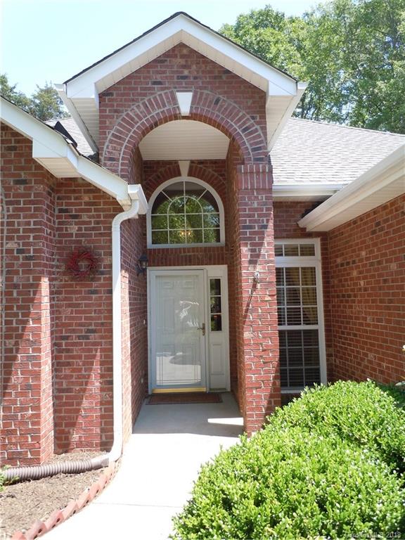 124 Zimmerman Drive Fort Mill, SC 29708 - Photo 4 of 35 a front view of a house with a garden