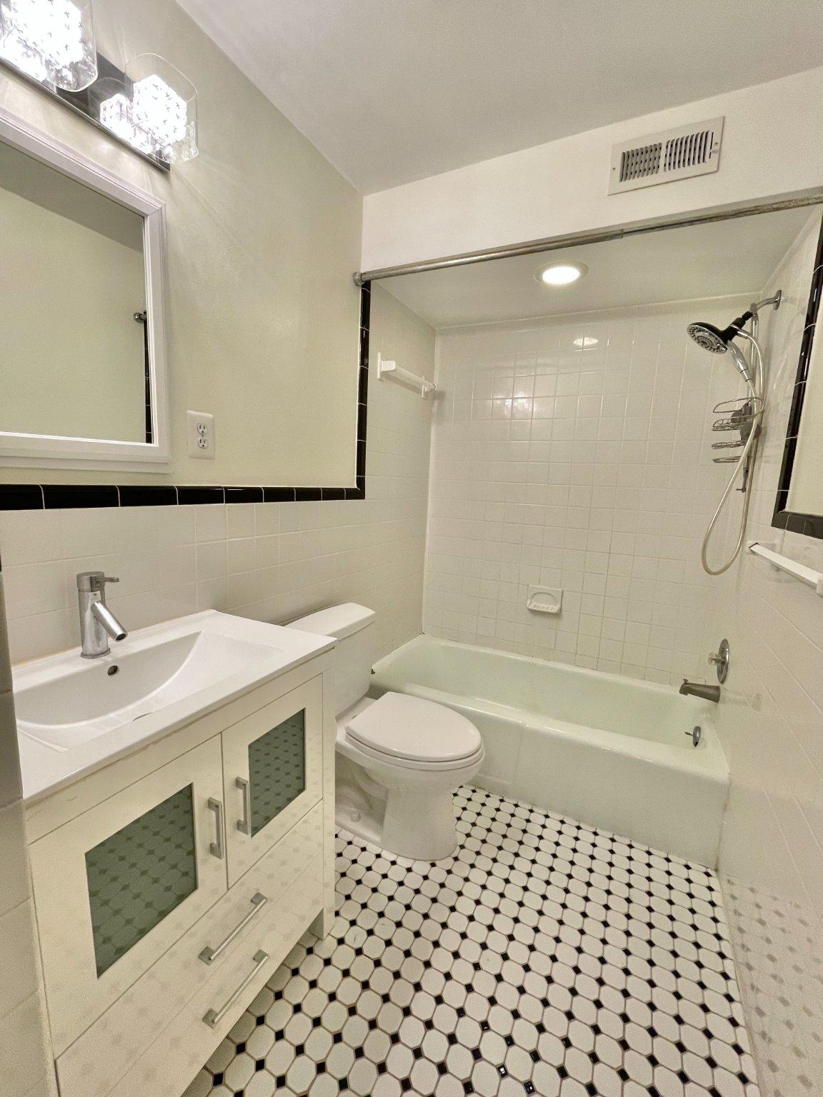 1228 C Street Southeast Washington, DC 20003 - Photo 15 of 24 2nd Floor Hall Bathroom
