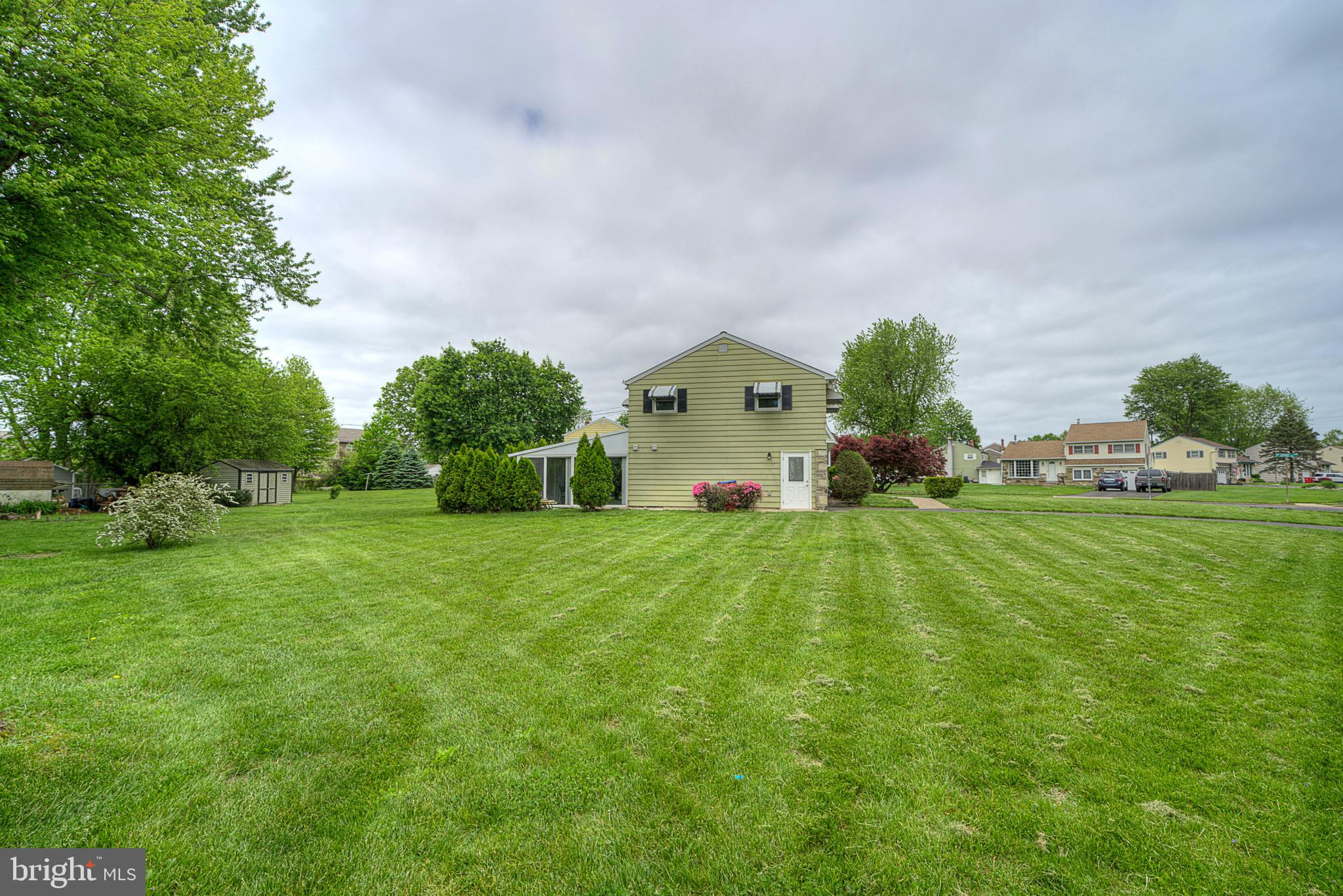 892 Dogwood Road Warminster, PA 18974 - Photo 2 of 30 Gallery Image 2