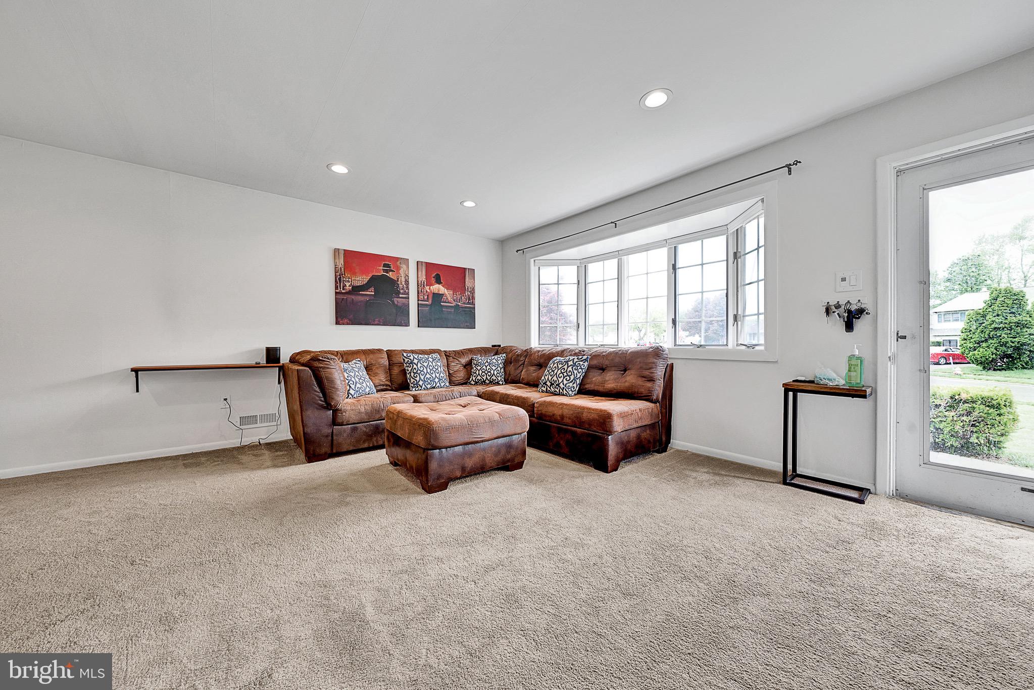 892 Dogwood Road Warminster, PA 18974 - Photo 11 of 30 Gallery Image 11