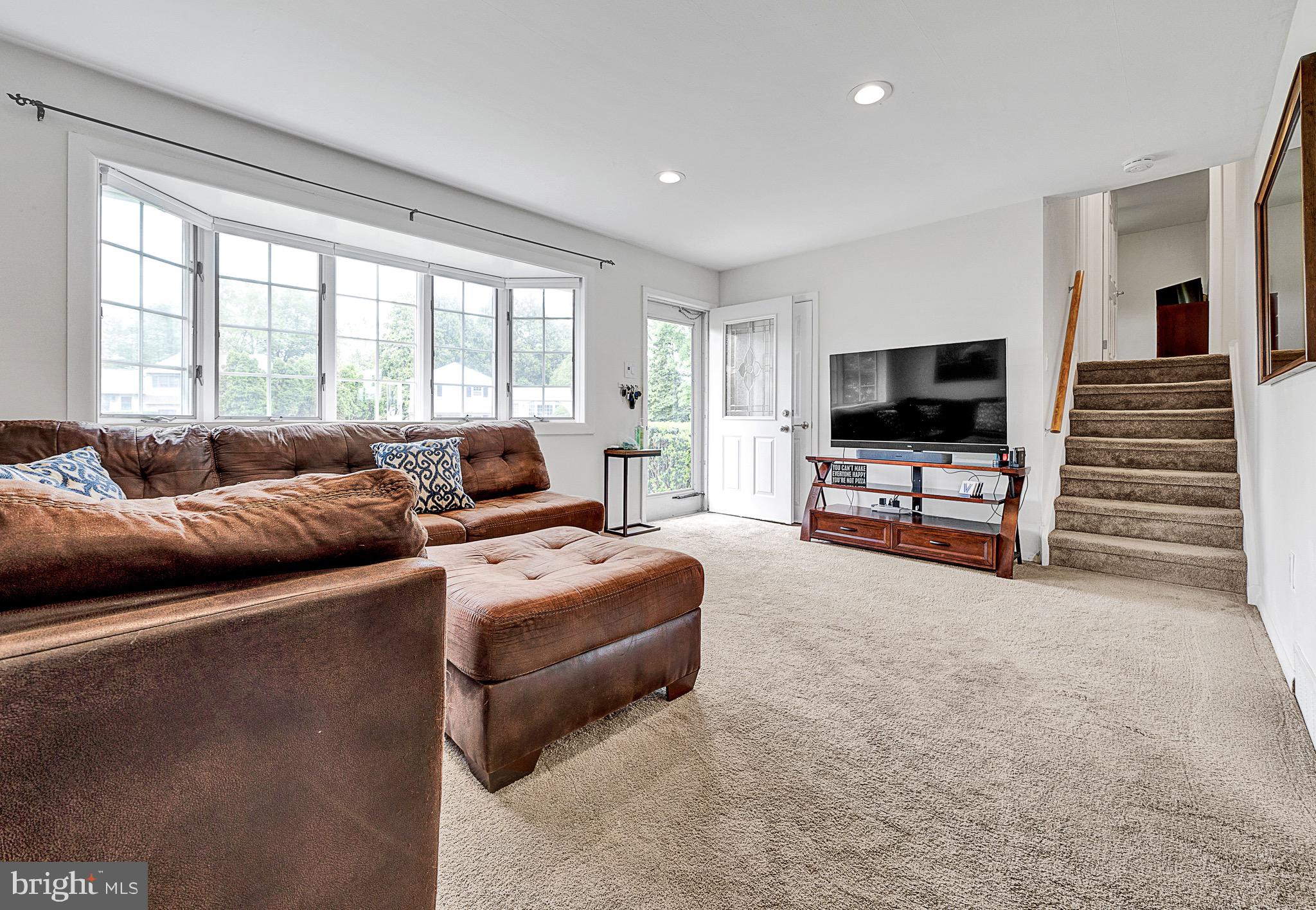892 Dogwood Road Warminster, PA 18974 - Photo 12 of 30 Gallery Image 12