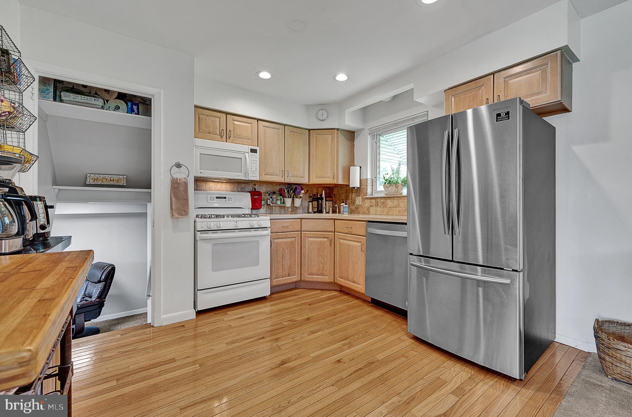 892 Dogwood Road Warminster, PA 18974 - Photo 16 of 30 Gallery Image 16