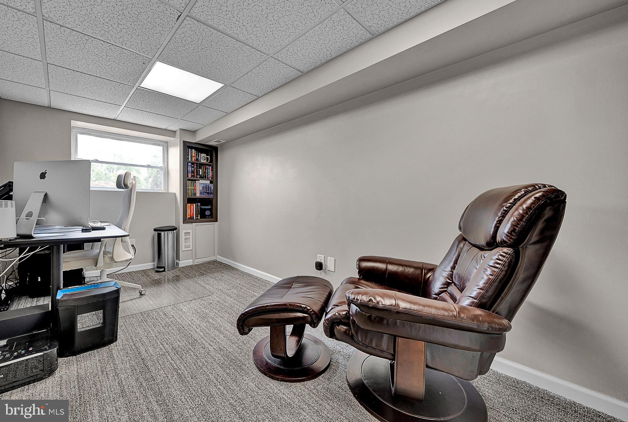 892 Dogwood Road Warminster, PA 18974 - Photo 20 of 30 Home office space