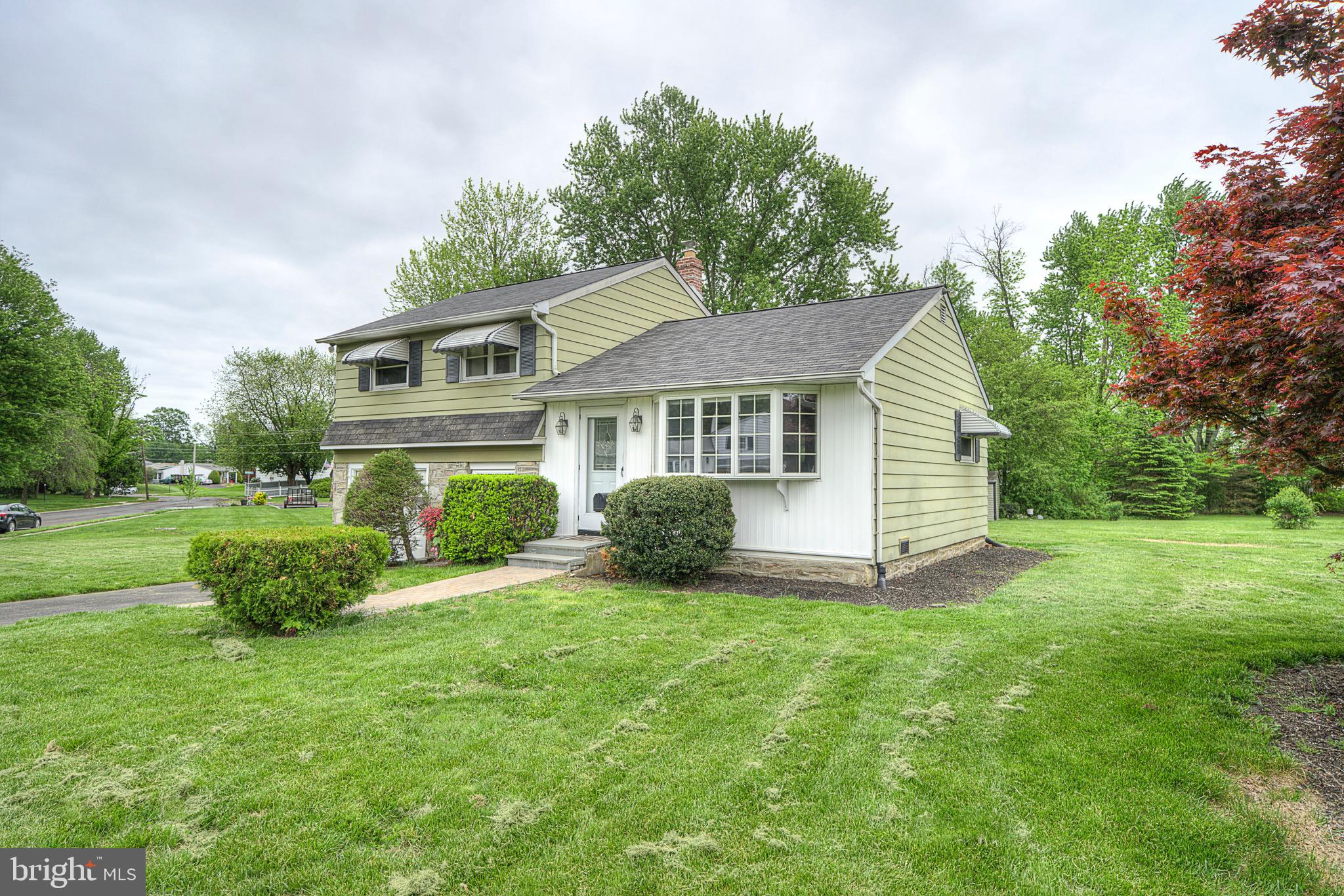 892 Dogwood Road Warminster, PA 18974 - Photo 4 of 30 Gallery Image 4