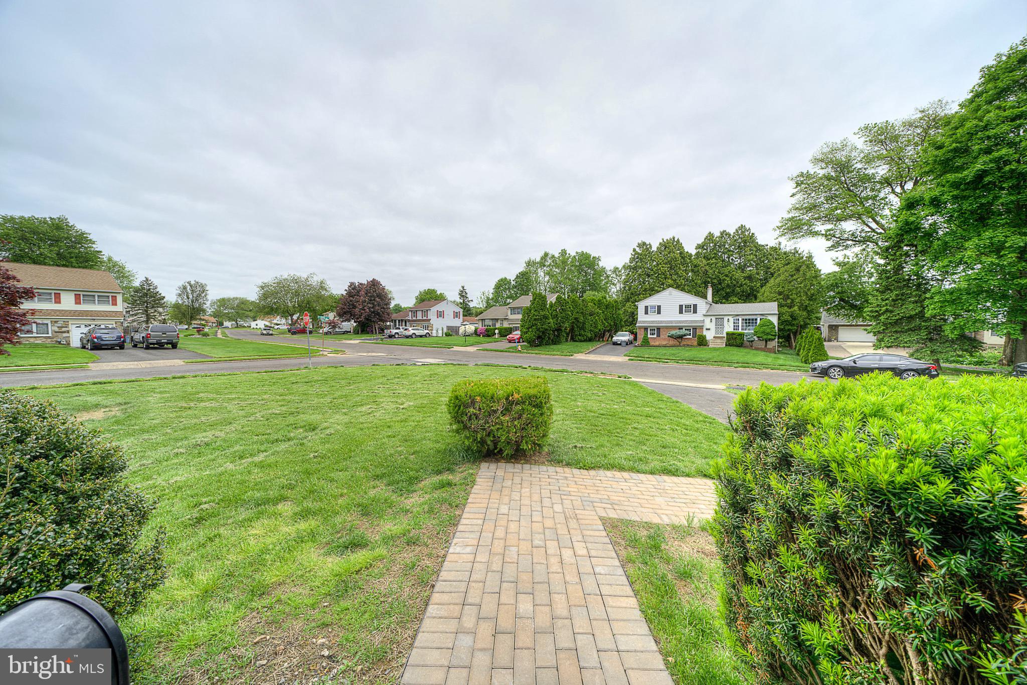 892 Dogwood Road Warminster, PA 18974 - Photo 9 of 30 Gallery Image 9