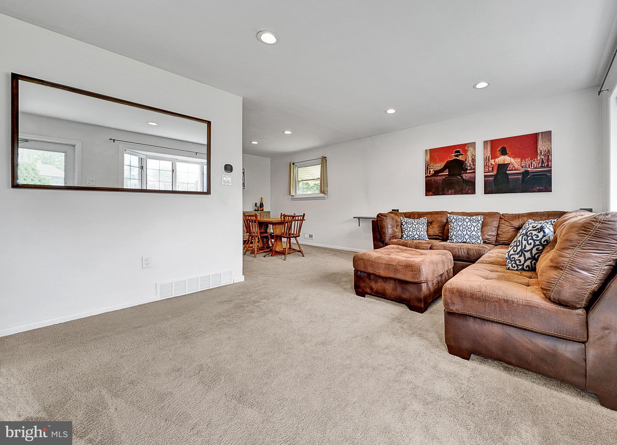 892 Dogwood Road Warminster, PA 18974 - Photo 10 of 30 Gallery Image 10