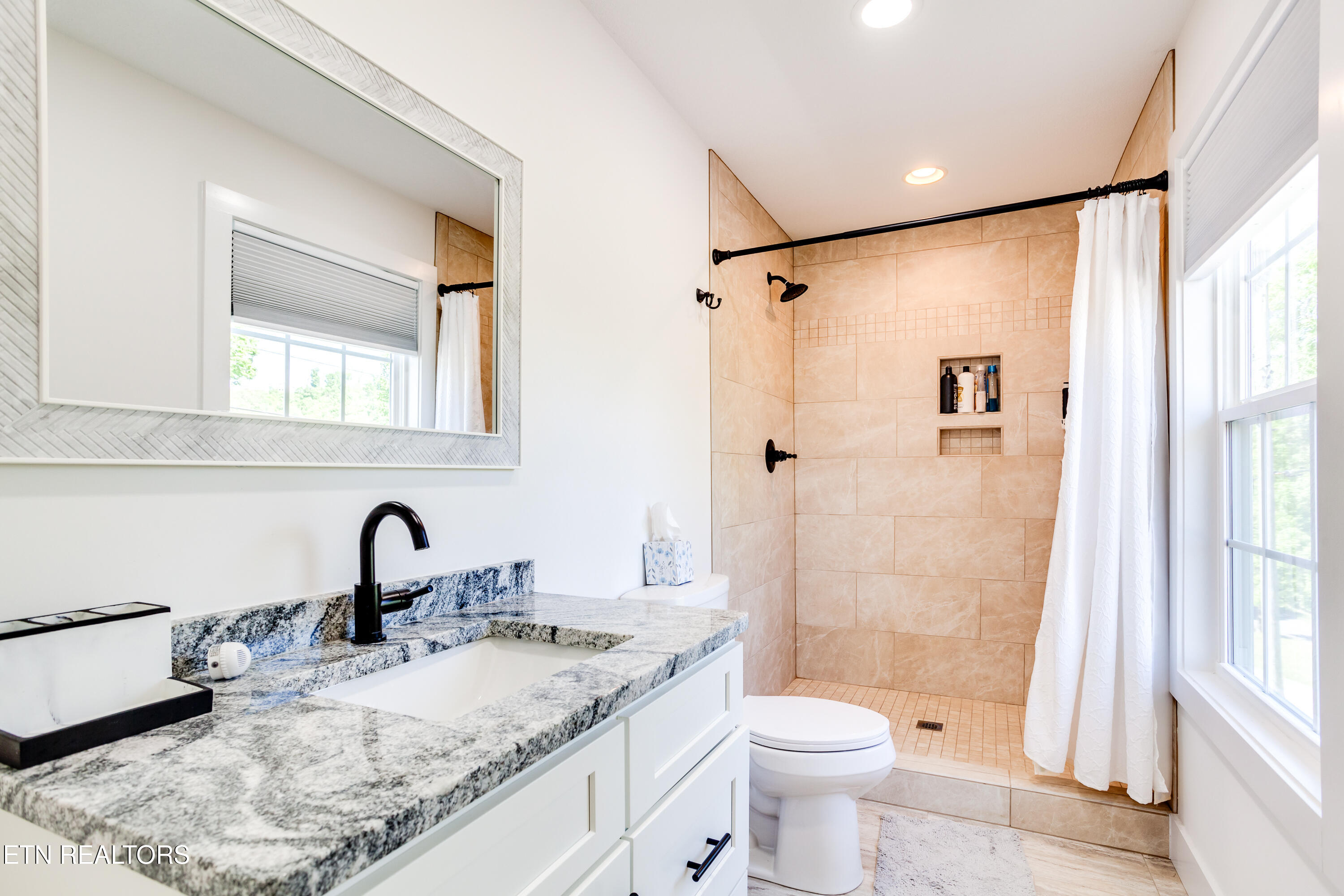 170 Sunset Boulevard Maynardville, TN 37807 - Photo 15 of 27 Master bath