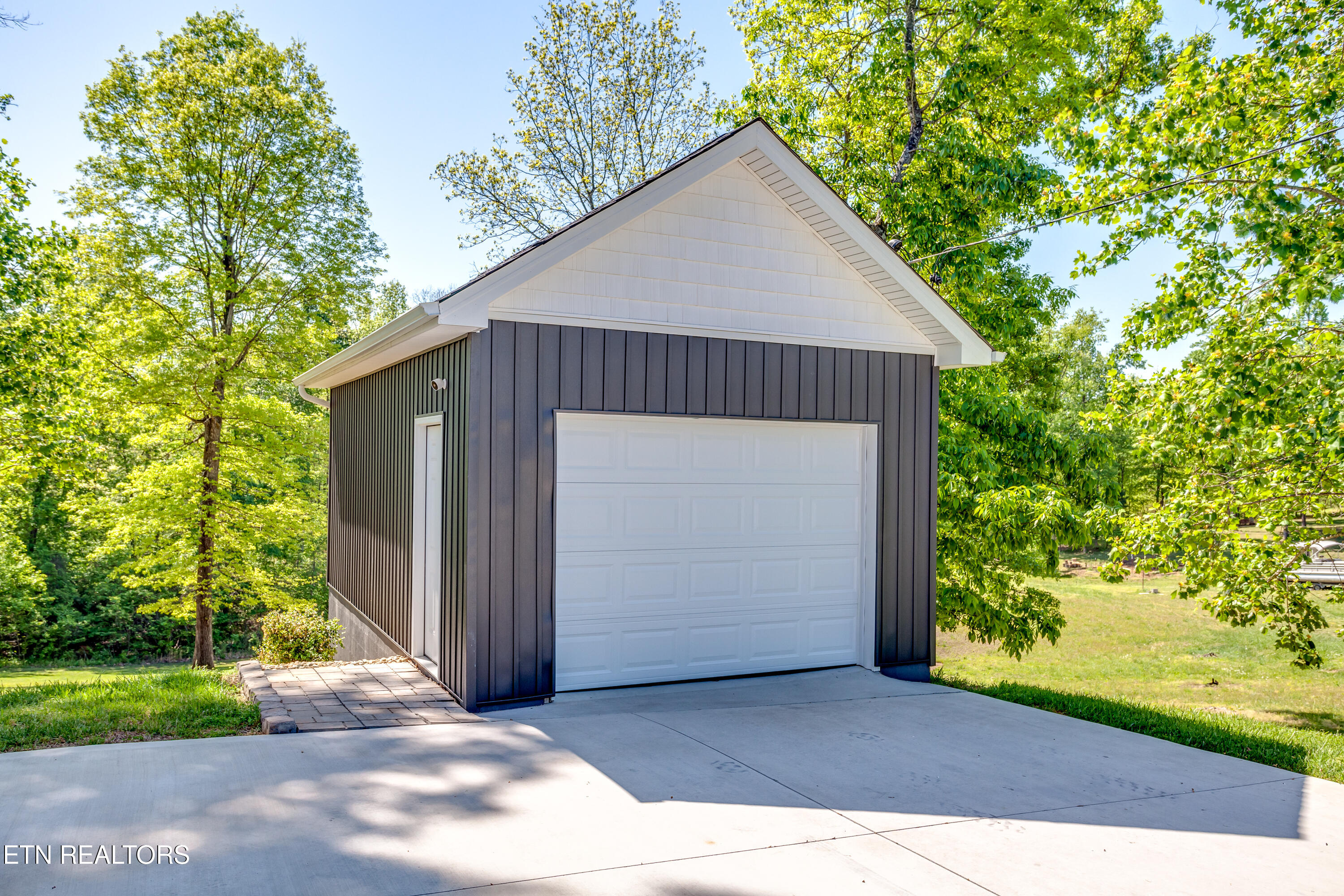 170 Sunset Boulevard Maynardville, TN 37807 - Photo 4 of 27 Detached garage