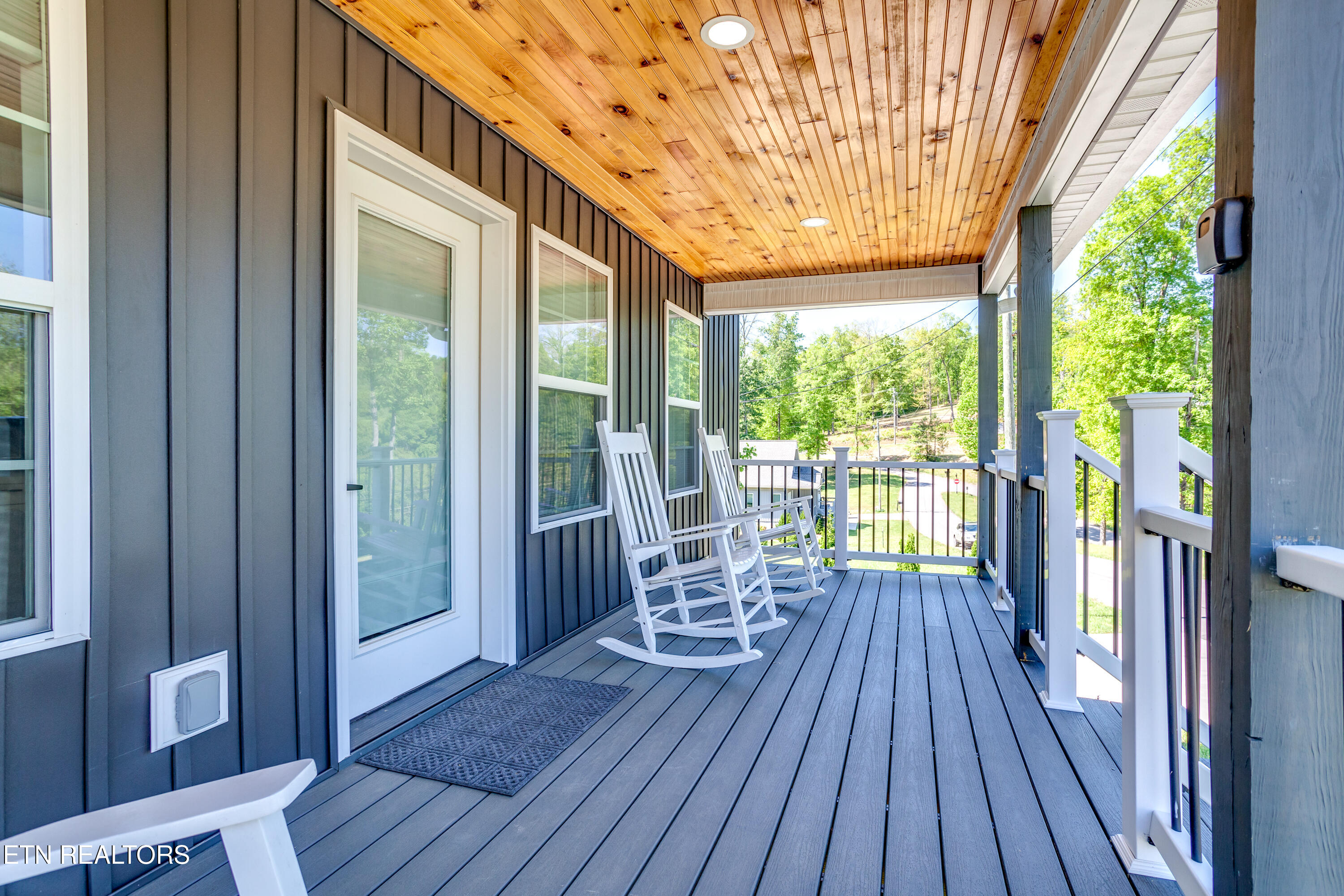 170 Sunset Boulevard Maynardville, TN 37807 - Photo 5 of 27 Front porch