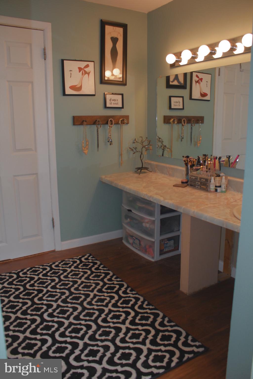 4120 Farmdale Road Philadelphia, PA 19154 - Photo 17 of 28 MASTER VANITY AREA