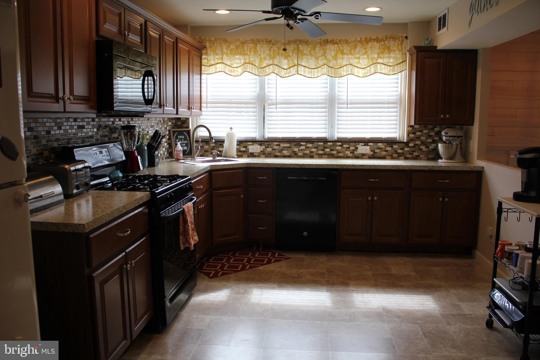 4120 Farmdale Road Philadelphia, PA 19154 - Photo 5 of 28 KITCHEN