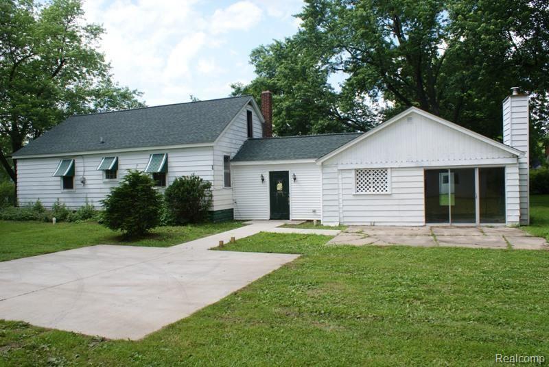 3015 South Vassar Road Davison, MI 48423 - Photo 4 of 20 DSC07373.jpg