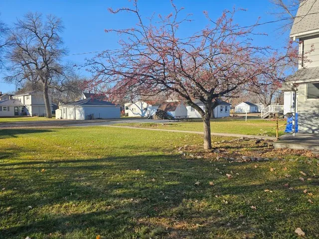 $51,900 | 415 Central Avenue, Madison, MN 56256