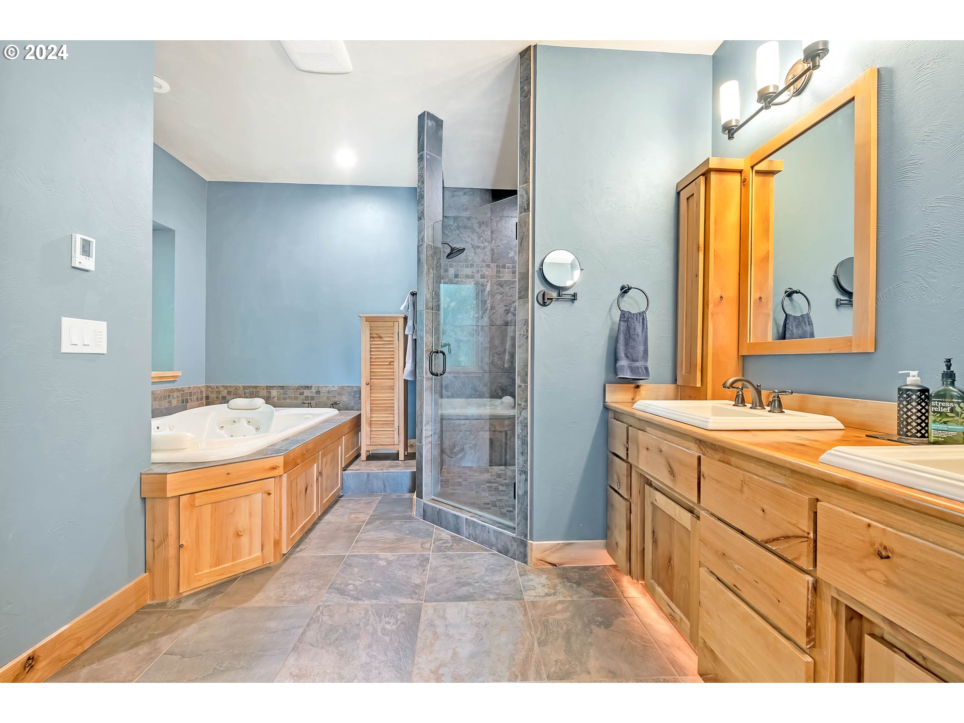 2735 Emerald Street Eugene, OR 97403 - Photo 13 of 47 a bathroom with a tub sink and mirror