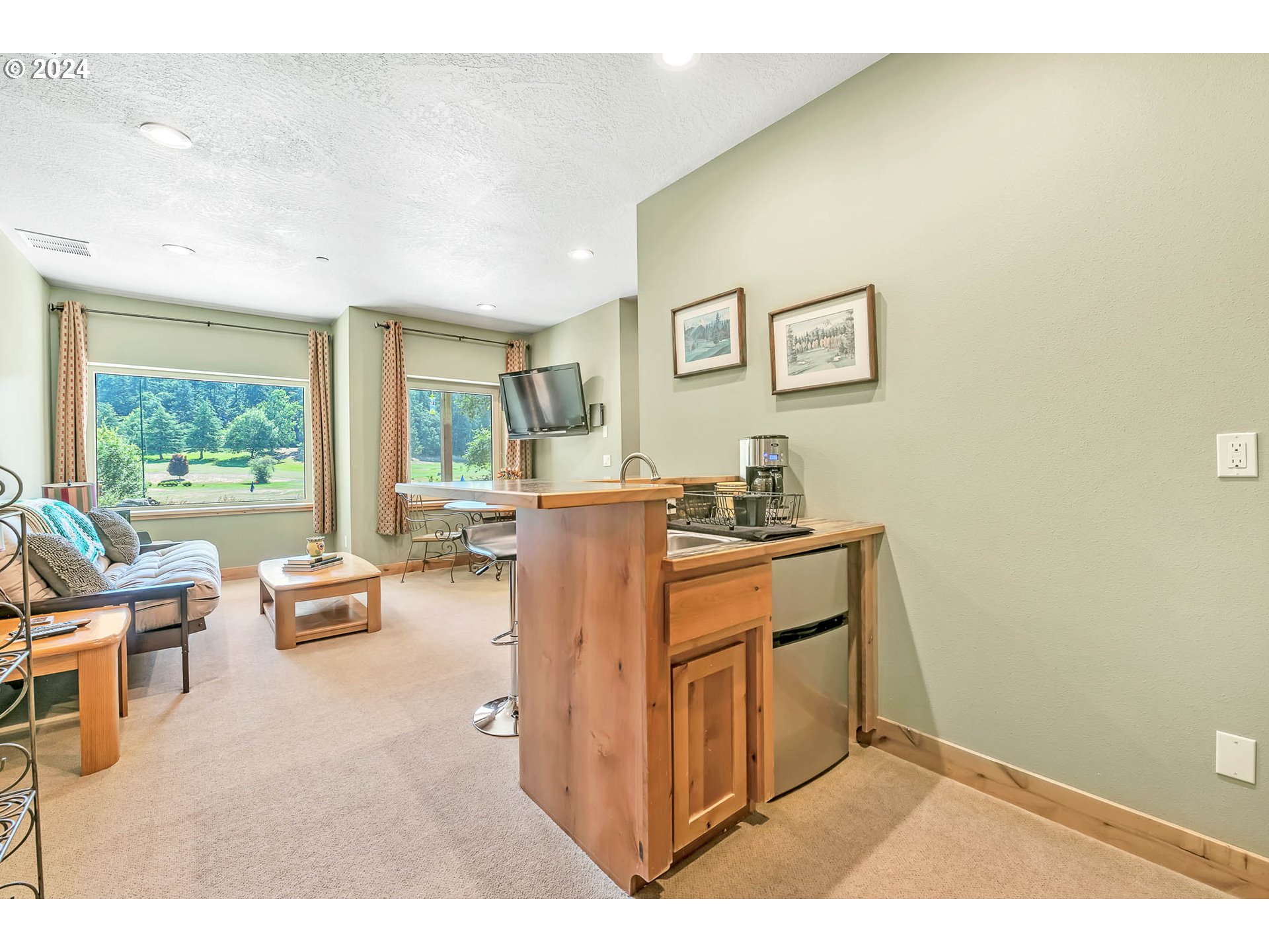 2735 Emerald Street Eugene, OR 97403 - Photo 19 of 47 a dining room with furniture and a window