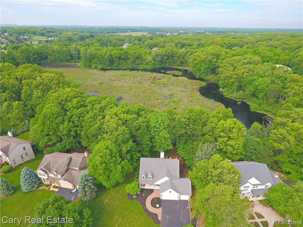 337 Timber Ridge Drive Highland, MI 48357 - Photo 28 of 30 Timber Ridge Dr Front Aerial 2.jpg