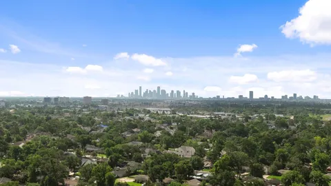 $835,000 | 2210 Chantilly Lane, Houston, TX 77018