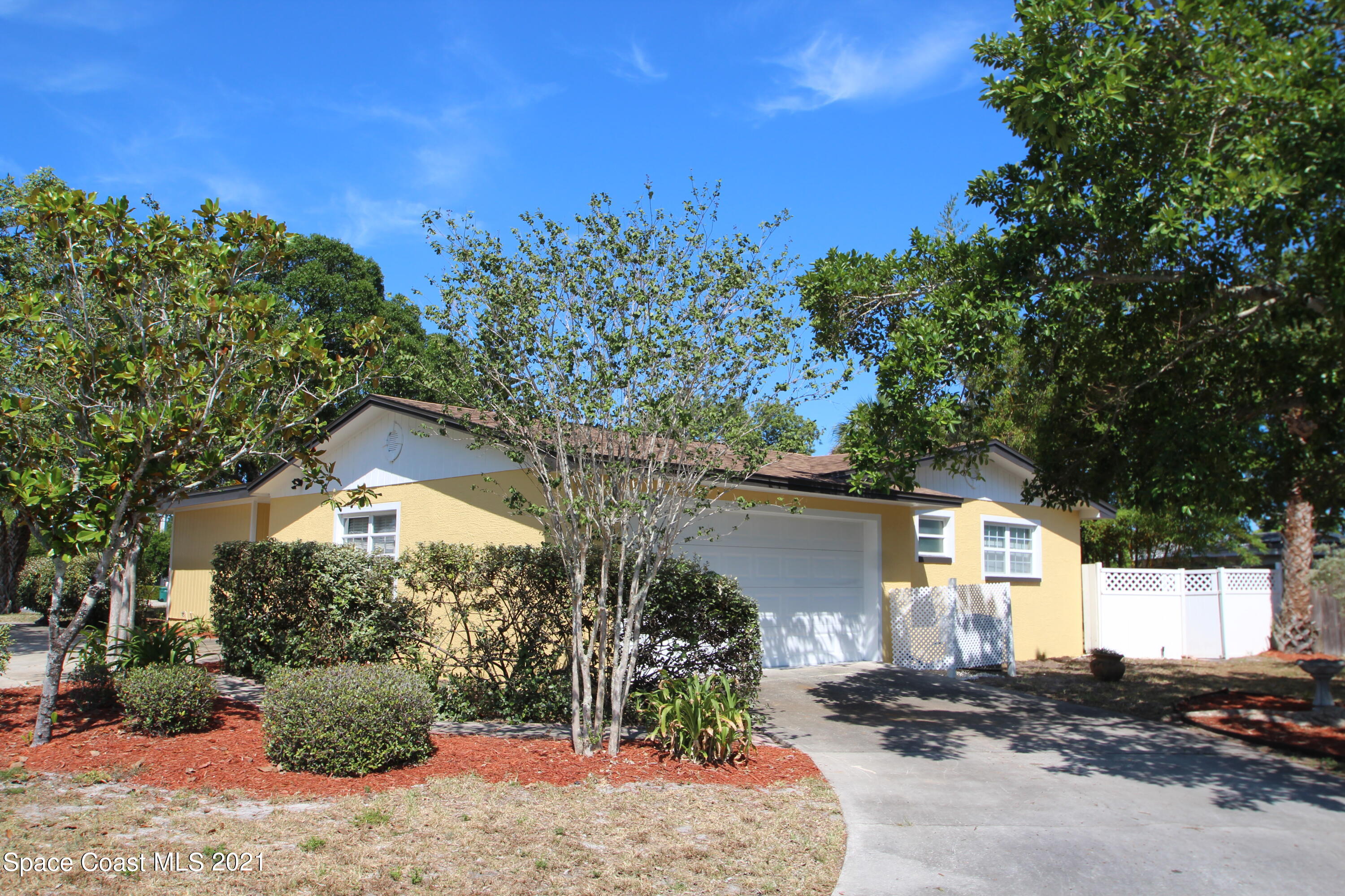 21 Edgewood Drive Melbourne, FL 32901 - Photo 4 of 32 IMG_1365