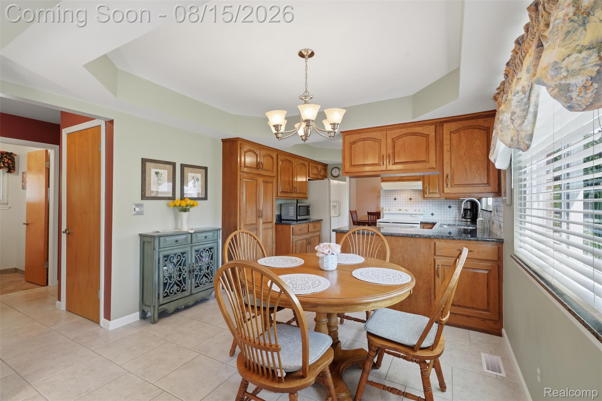 18656 Gill Road Livonia, MI 48152 - Photo 15 of 52 15.jpg