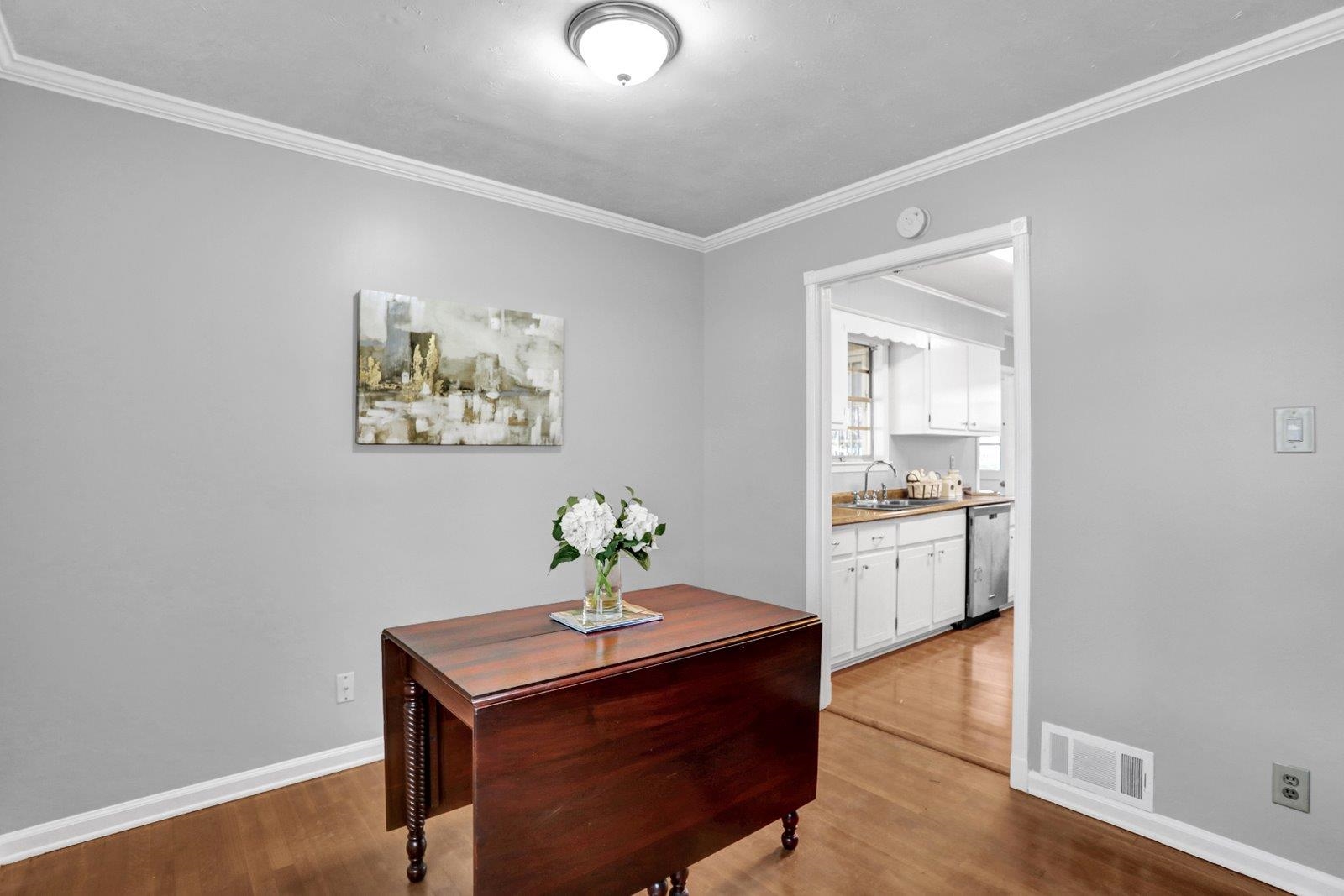 3121 Ruskin Road Bartlett, TN 38134 - Photo 8 of 25 a living room with stainless steel appliances kitchen island a table and chairs in it