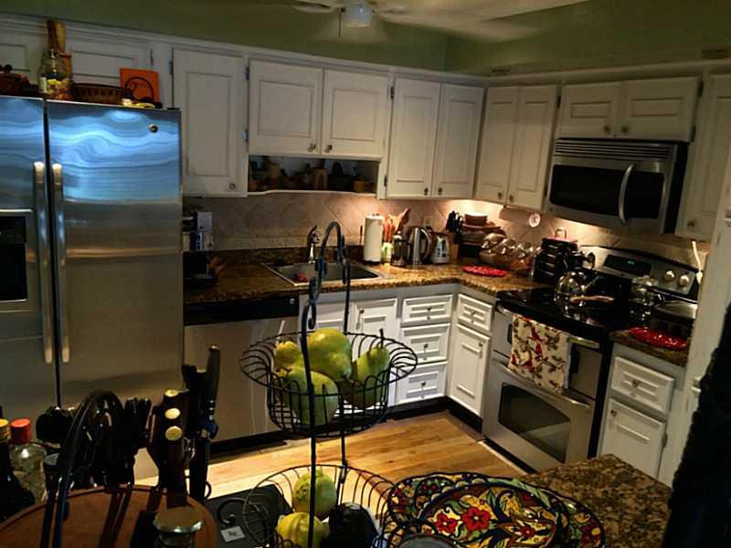 4108 West Park Road Hollywood, FL 33021 - Photo 3 of 28 Kitchen