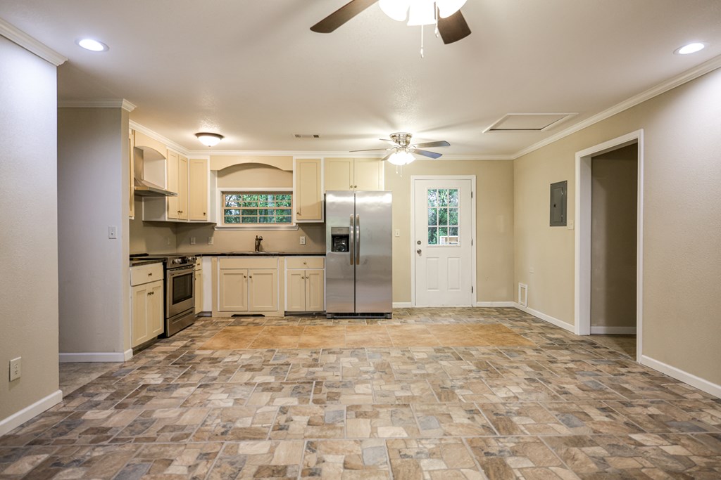 205 Springview Street Columbia, AL 36319 - Photo 11 of 33