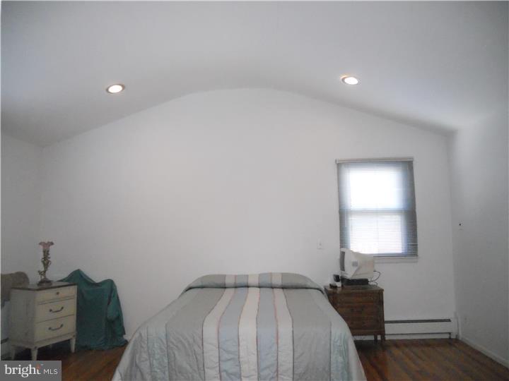 3636 Spring Run Road Huntingdon Valley, PA 19006 - Photo 8 of 11 Master Bedroom
