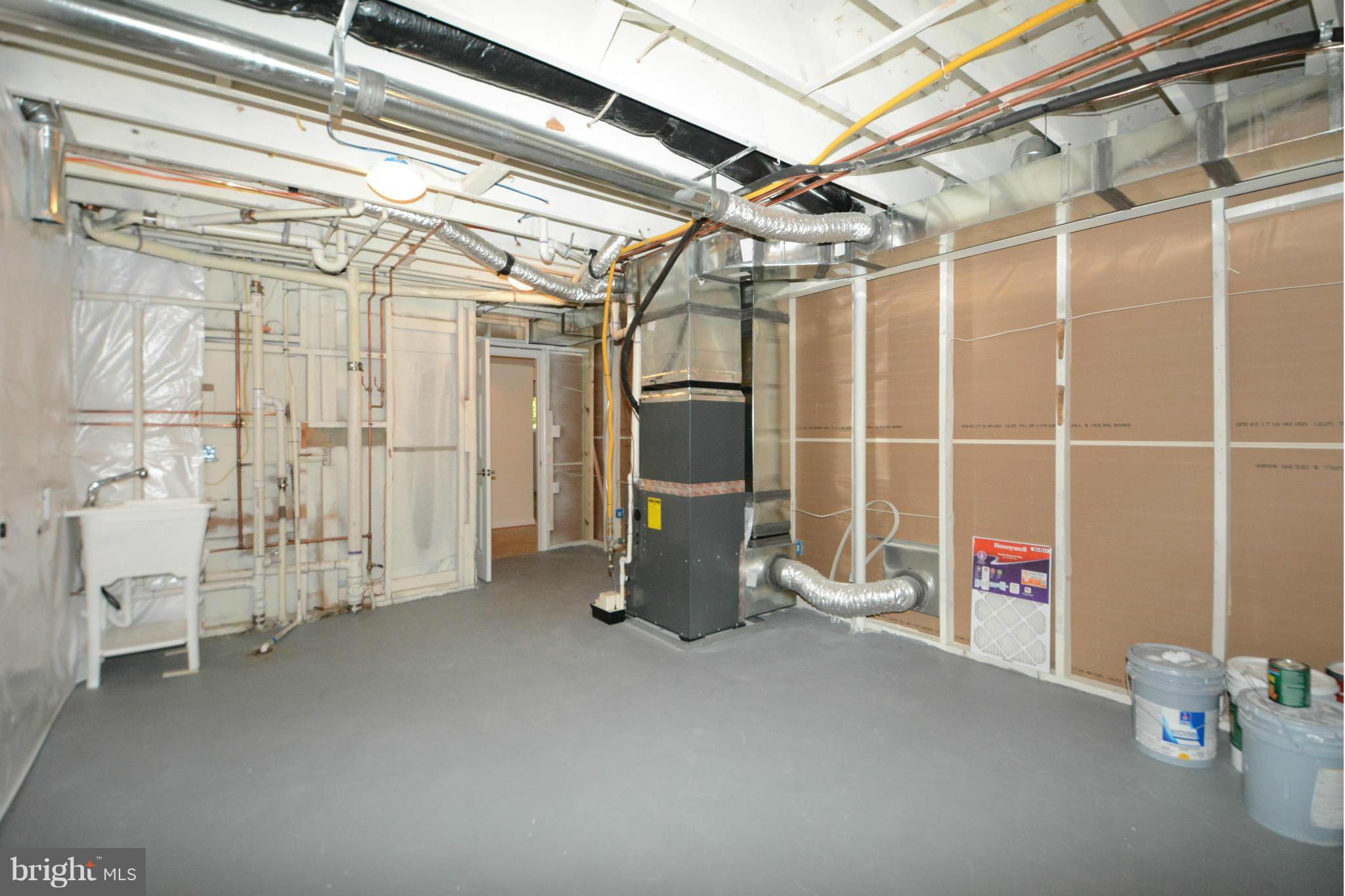 6326 Alberta Street Springfield, VA 22152 - Photo 24 of 30 Storage/ Utility room