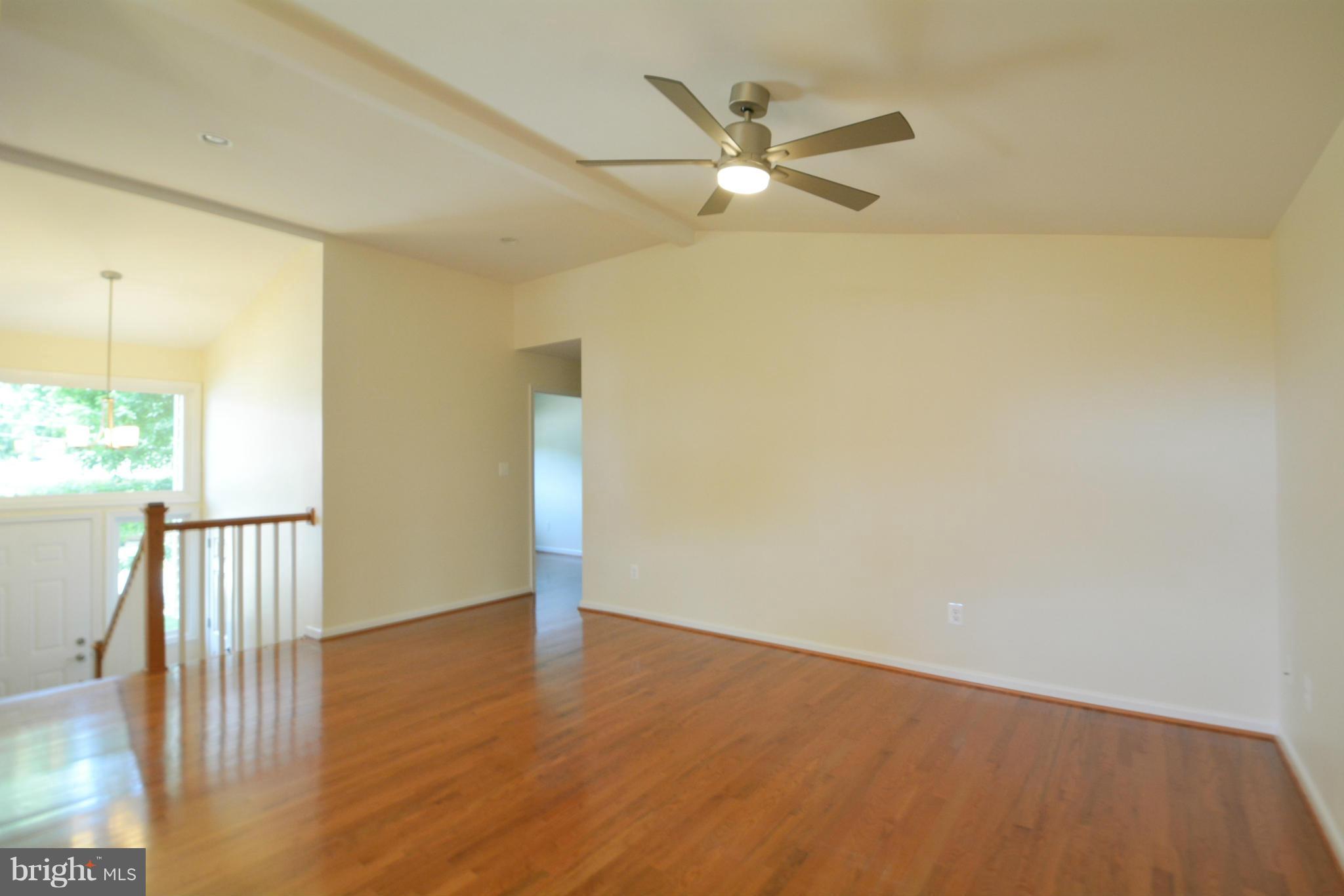 6326 Alberta Street Springfield, VA 22152 - Photo 8 of 30 Living Room