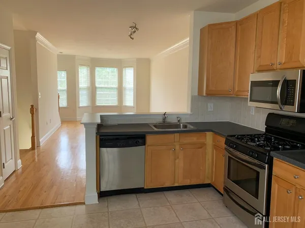 $2,965 | 5 Grzyb Terrace, Parlin, NJ 08859