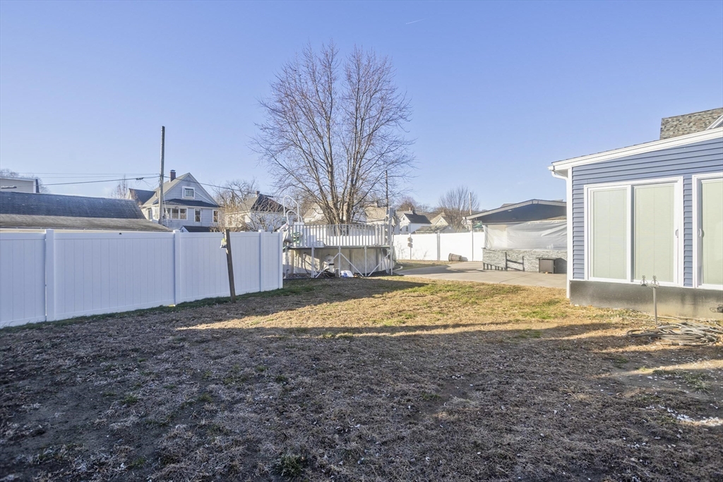 10 View Street Holyoke, MA 01040 - Photo 5 of 38