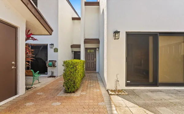 $840,000 | 1301 North Riverside Drive, Unit 10, Pompano Beach, FL 33062