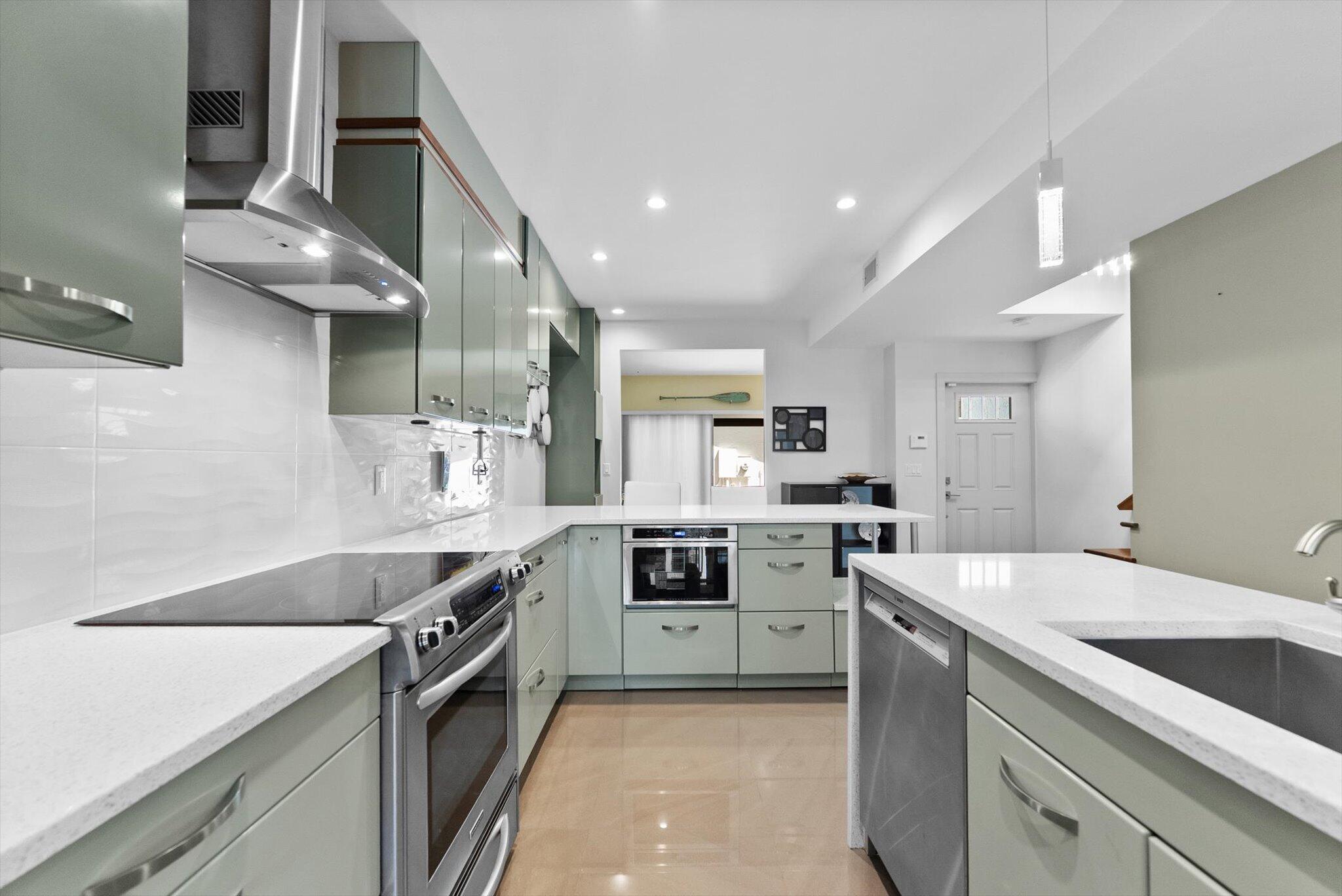 1301 North Riverside Drive, Unit 10 Pompano Beach, FL 33062 - Photo 9 of 40 09-9